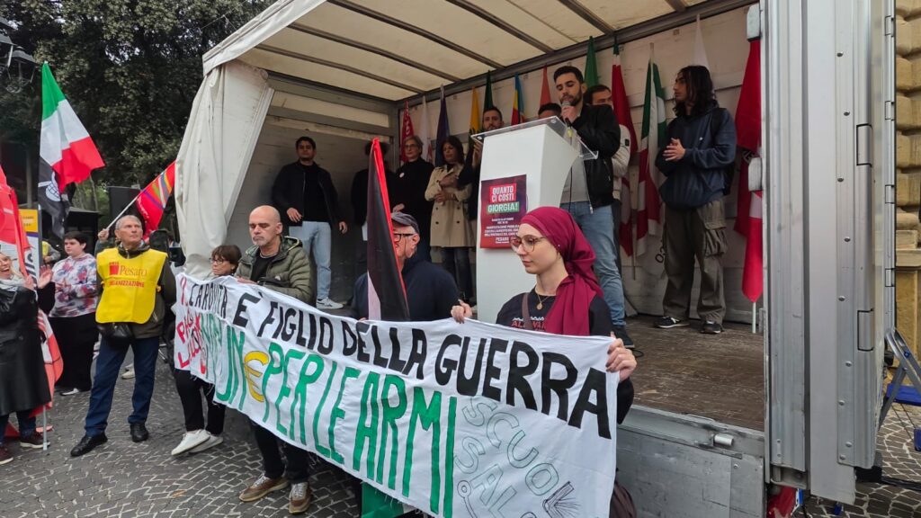 Alessio Soma di Sinistra per Urbino sul palco